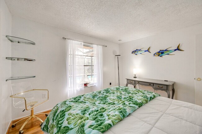 Building Photo - 4261 Pearl Harbor Dr