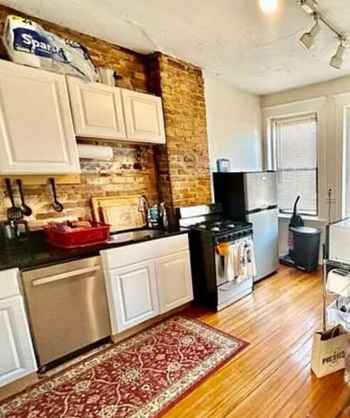 Primary Photo - 17 Charter St