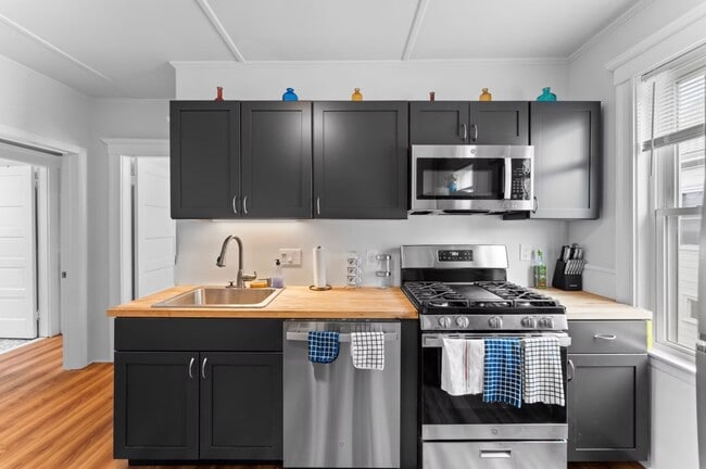 Building Photo - 29 Harbor St