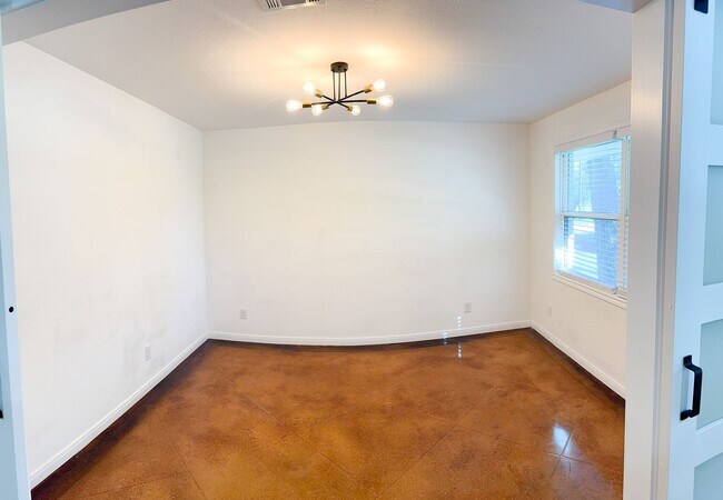 Building Photo - 2302 Brooklawn Dr