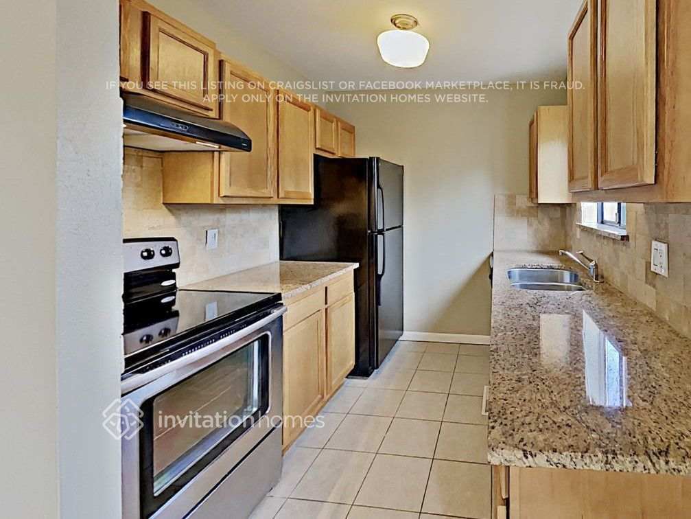 Building Photo - 10355 W 107th Ct