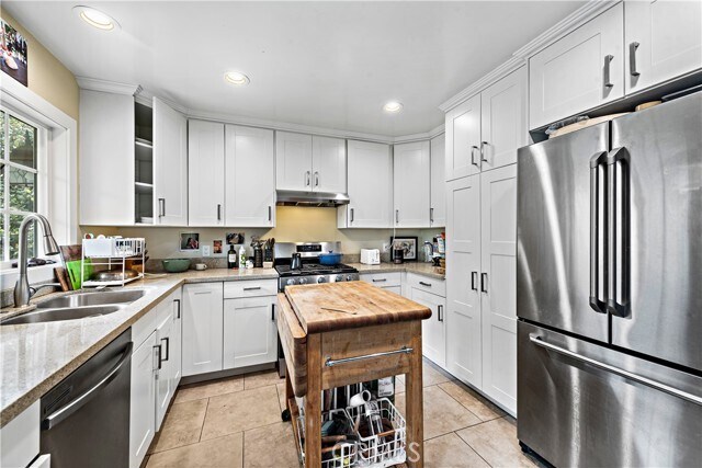 Building Photo - 303 Cazador Ln