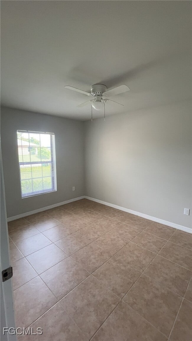 Building Photo - 1020 NE 8th Pl