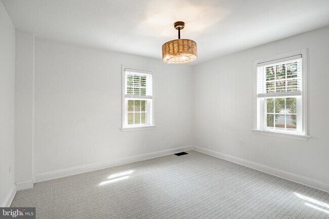 Building Photo - 539 Northbrook Rd