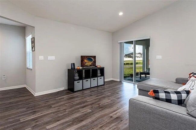 Building Photo - Gorgeous Three Bedroom in Towne Park Estates