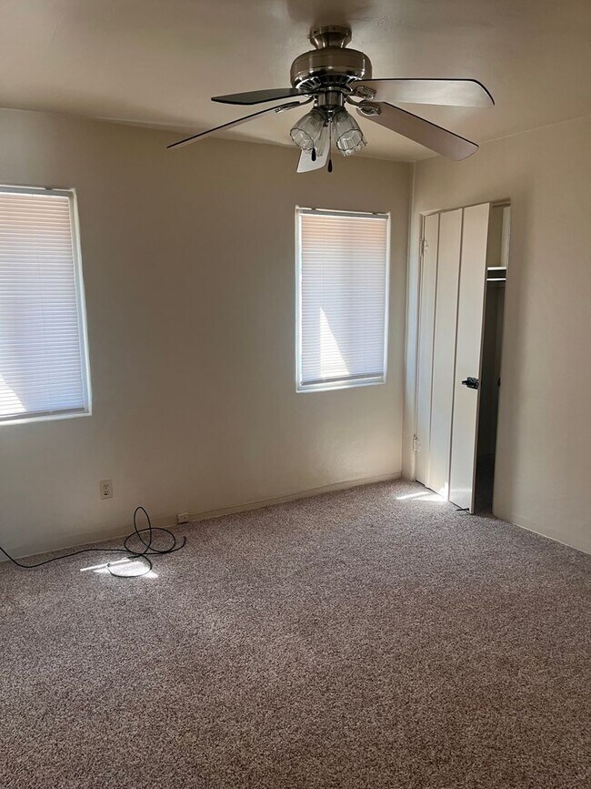 Building Photo - AVAILABLE NOW!! Delightful 1 bedroom, 1 ba...