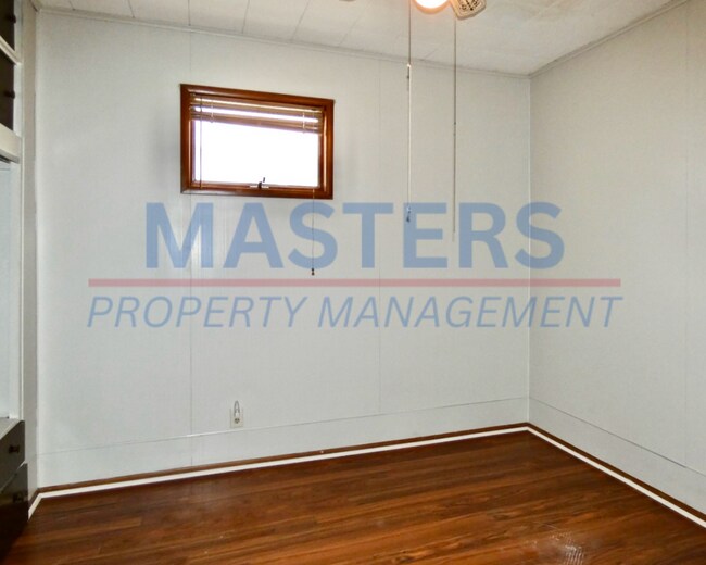 Building Photo - Spacious Rental | Convenient Central Location