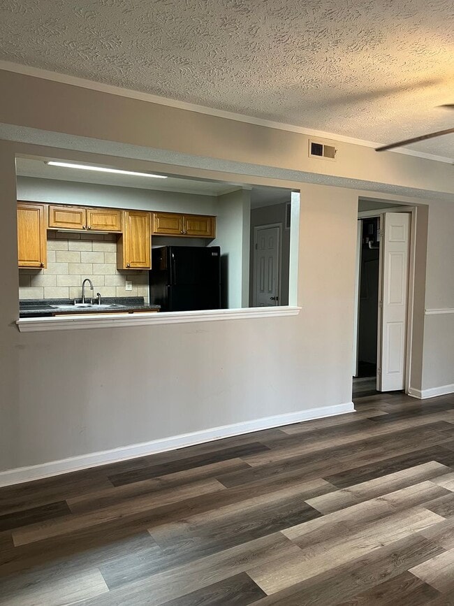 Building Photo - 365 Deputy Ln