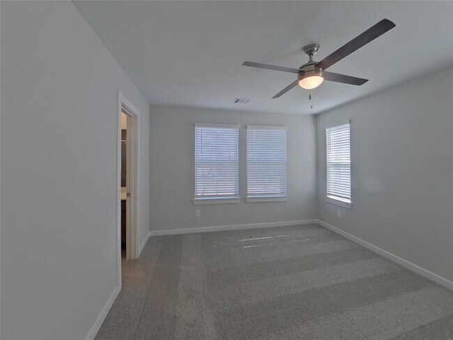 Building Photo - 9835 Willow Creek Commerce Dr