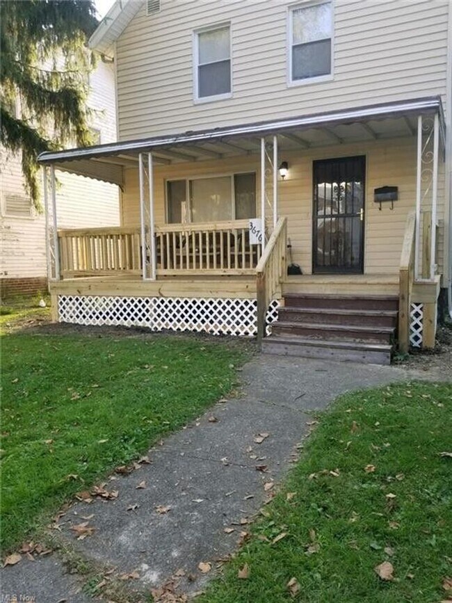 Primary Photo - BIG 3 Bedroom House For Rent