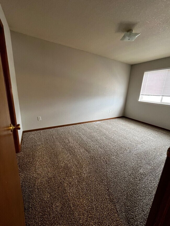 Building Photo - 3 Bedroom 2 Bath Ranch Style Home in Loveland