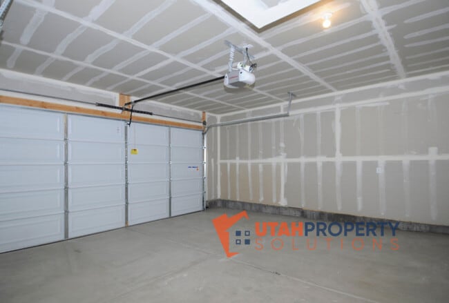 Building Photo - 1036 W 430 S