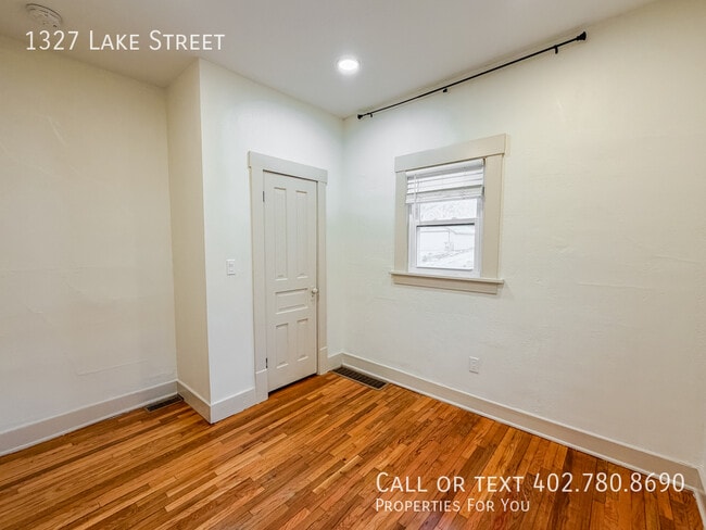 Building Photo - 1327 Lake St