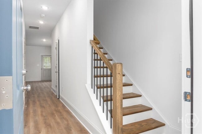 Building Photo - 354 Arch St