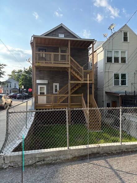 Building Photo - 2973 S Lyman St