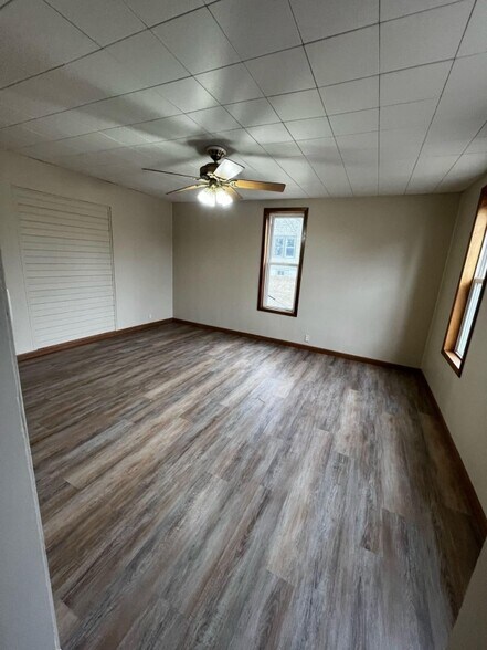 Building Photo - 318 N Cass Ave