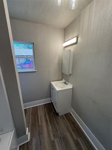 Building Photo - 705 E 9th St