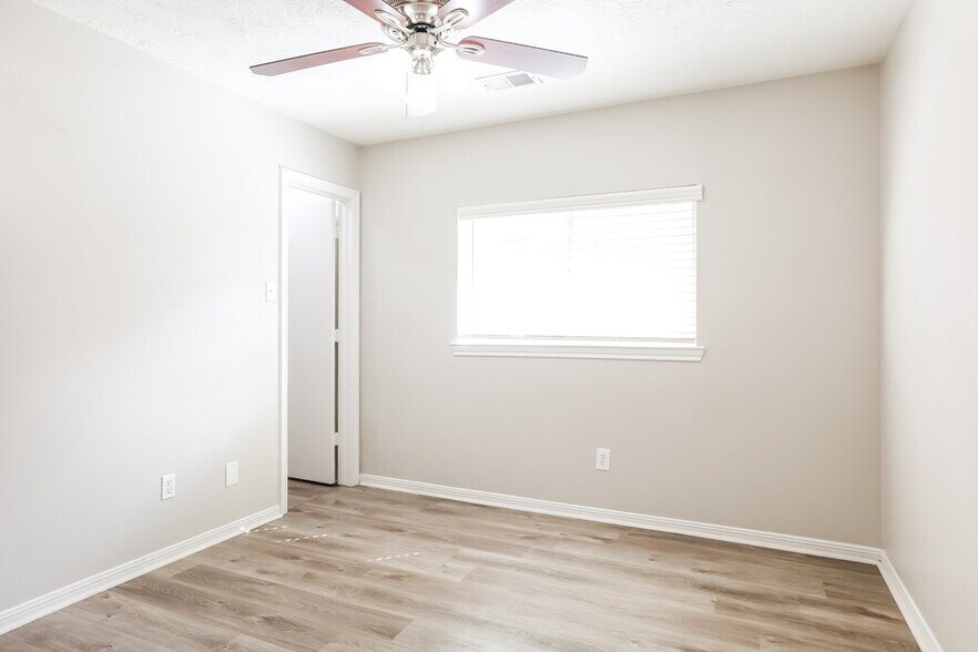 Building Photo - 4919 Bayboro Park Dr