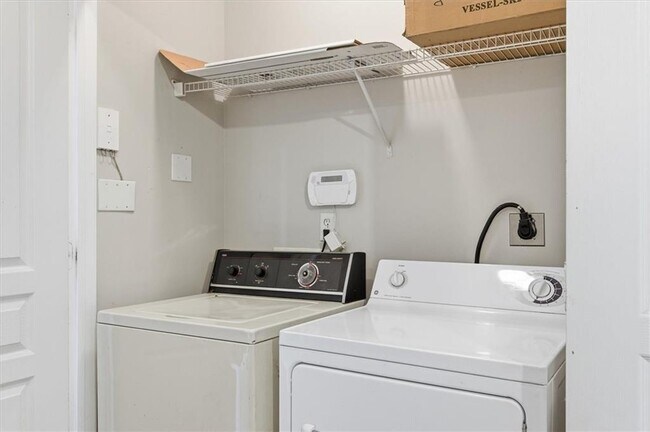 Building Photo - 10 Perimeter Summit Blvd