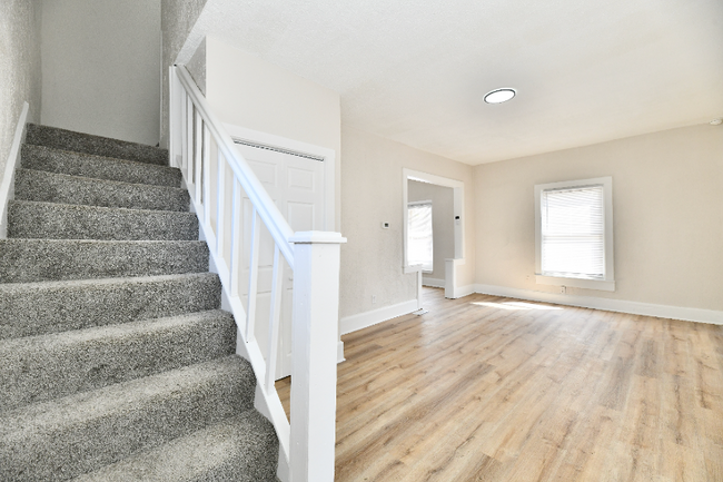 Building Photo - 1145 N Belleview Pl