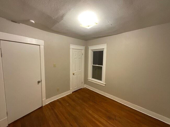 Building Photo - 644 Easter Ave