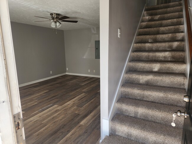 entry way - 62 Jacoby Jamison Ln