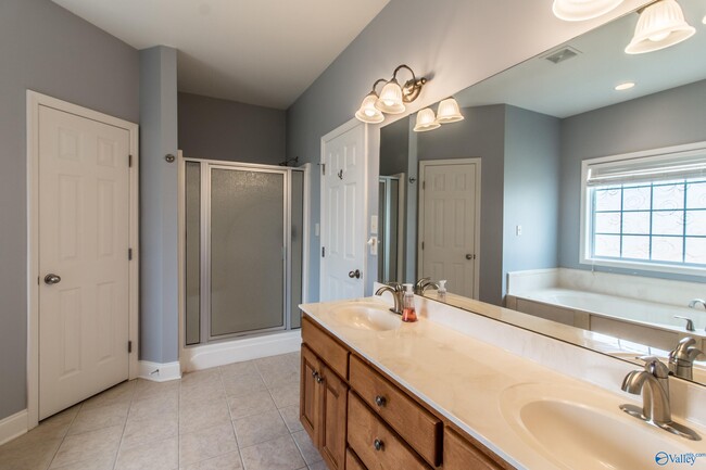 Building Photo - 123 Paul Revere Dr