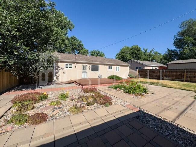 Building Photo - 2407 N Meade Ave