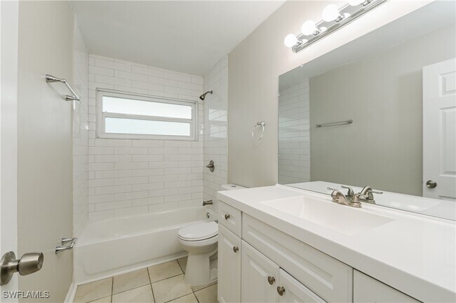 Building Photo - 1202 NE 14th Pl