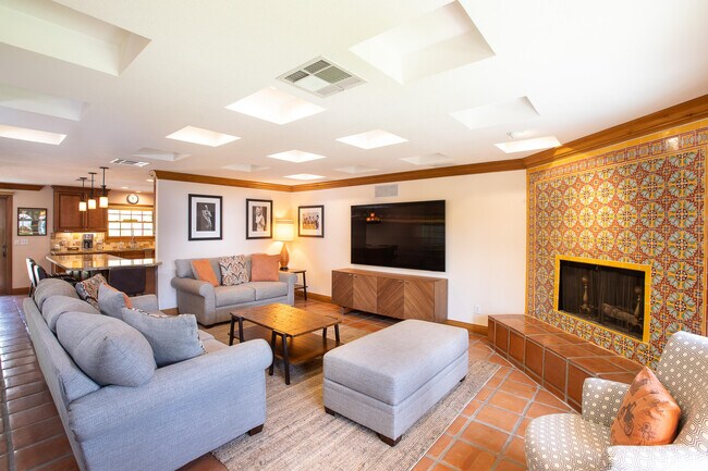 Building Photo - 387 S Cahuilla Rd