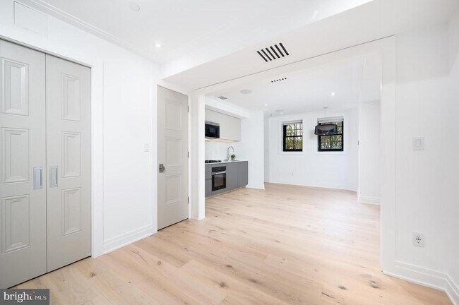 Building Photo - 1204 Q St NW