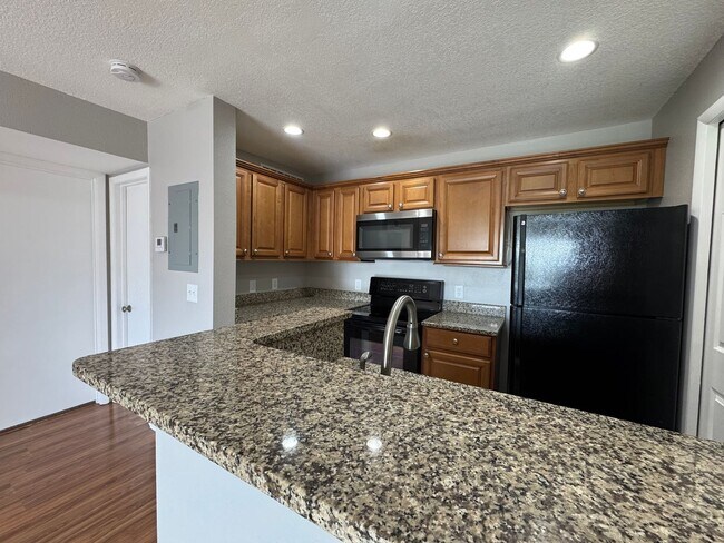 Building Photo - Altamonte Springs Top Floor Condo ~ Gated Waterfront Community ~ Must See!