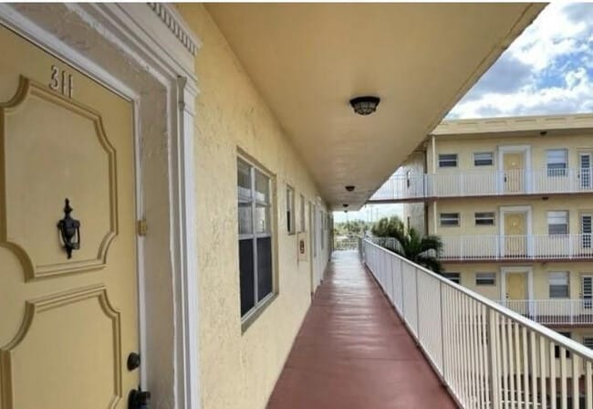 Building Photo - 3990 NW 42nd Ave