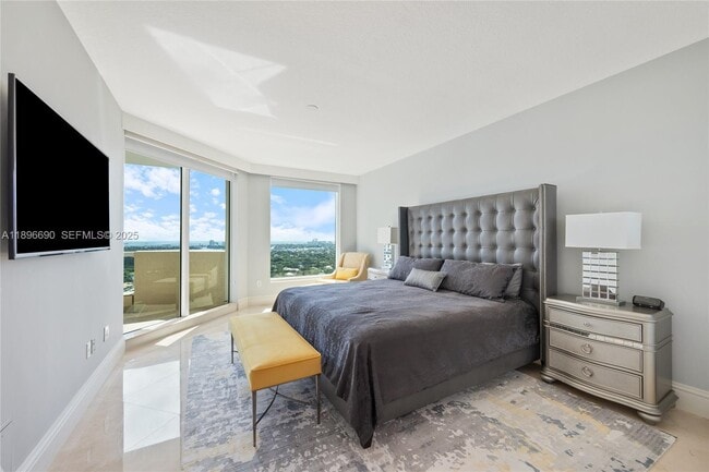 Building Photo - 411 N New River Dr E