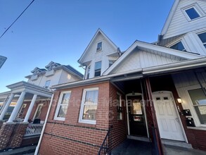 Building Photo - 636 Lincoln Hwy E