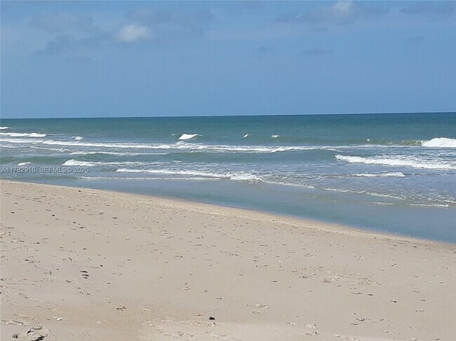 Building Photo - 3880 N Hwy A1A