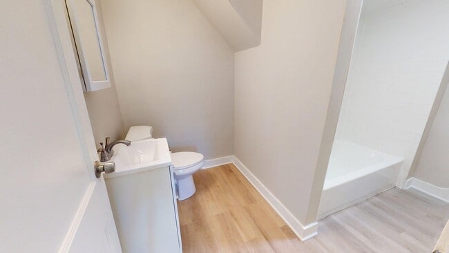 Building Photo - South Euclid Beauty - 3 bedroom Single Fam...