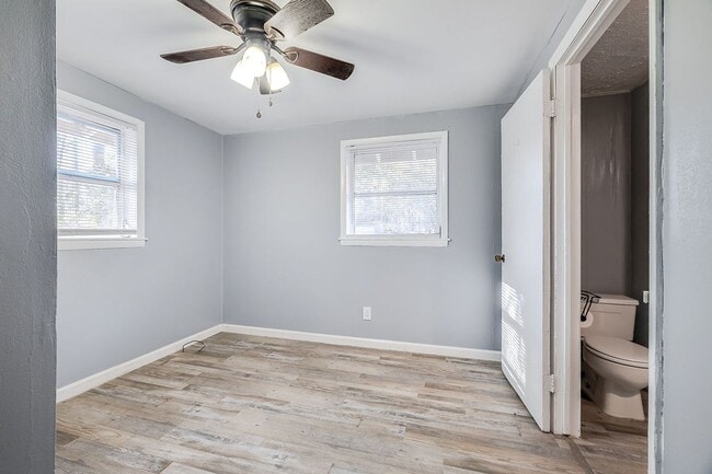 Building Photo - Charming 3-Bedroom 1.5 Bath Cottage-Style Bungalow with Open Floorplan and Kitchen Island