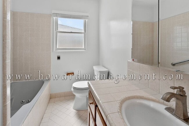 Building Photo - Cozy, Well Kept 3 Bedroom Home, Laundry & ...