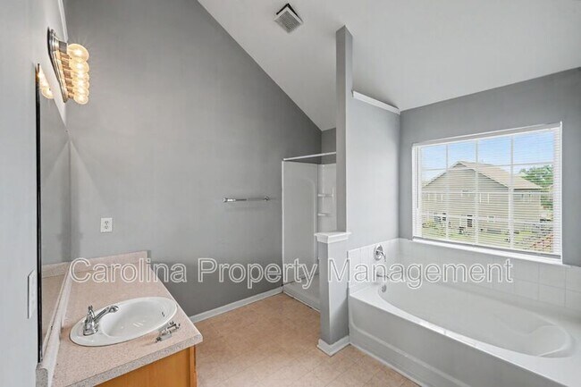 Building Photo - 10521 Barvas St