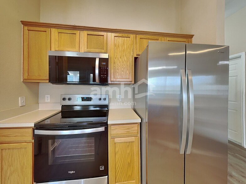 Building Photo - 210 Hilltop Dr