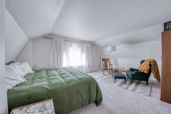 Building Photo - 911 Nevin Ave