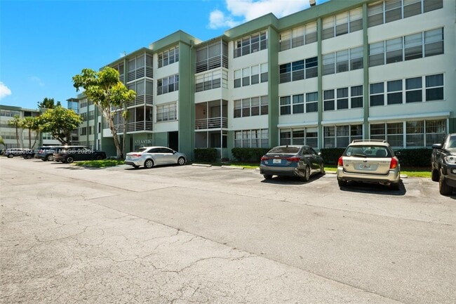 Building Photo - 2771 Taft St
