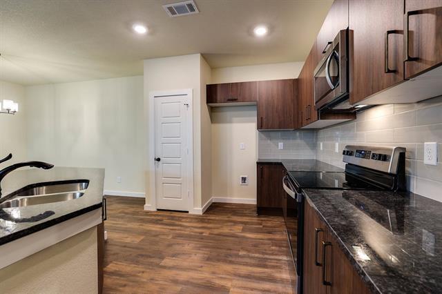 Building Photo - 648 Blackland dr