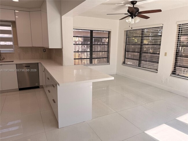 Building Photo - 2813 Bahama Dr