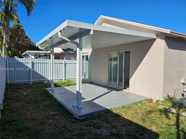 Building Photo - 16150 SW 138th Ct