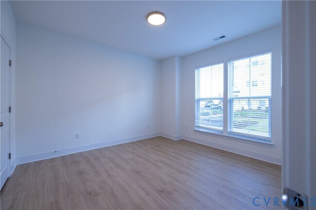Building Photo - 15320 Oasis Sun Aly