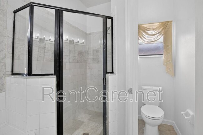 Building Photo - 121 Aurelia Ct