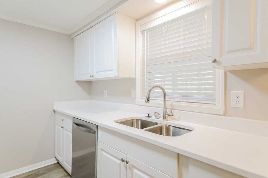 Building Photo - 5009 Silk Oak Dr