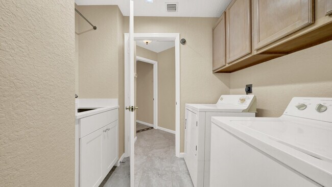 Building Photo - 13255 Royale Sabal Ct